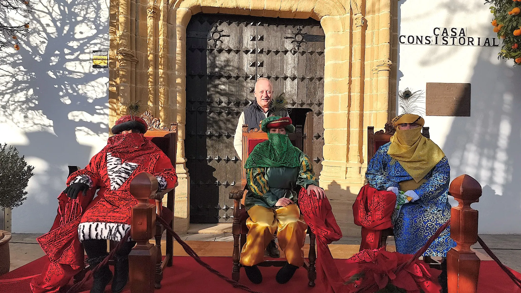 Los pajes reales llegaron a Villa del Río para recibir las cartas de centenares de niños y niñas. Foto: Ayuntamiento de Villa del Río