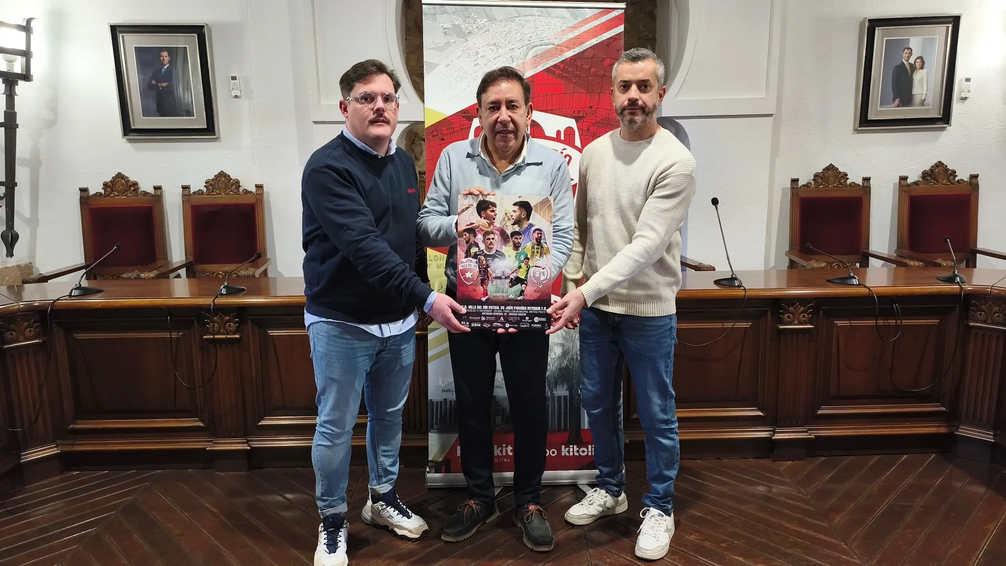 Jesús Morales, Quiterio Torralba y Mauricio Guterres Da Silva posan juntos durante la rueda de prensa del partido que enfrentará al Villa del Río Futsal con el Jaén Paraíso Interior.
