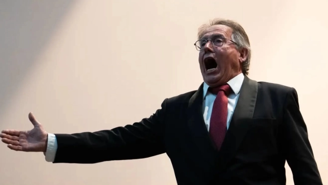 El tenor Francisco Romero durante la interpretación de la pieza 'Granada'. El tenor Francisco Romero durante la interpretación de la pieza 'Granada'.