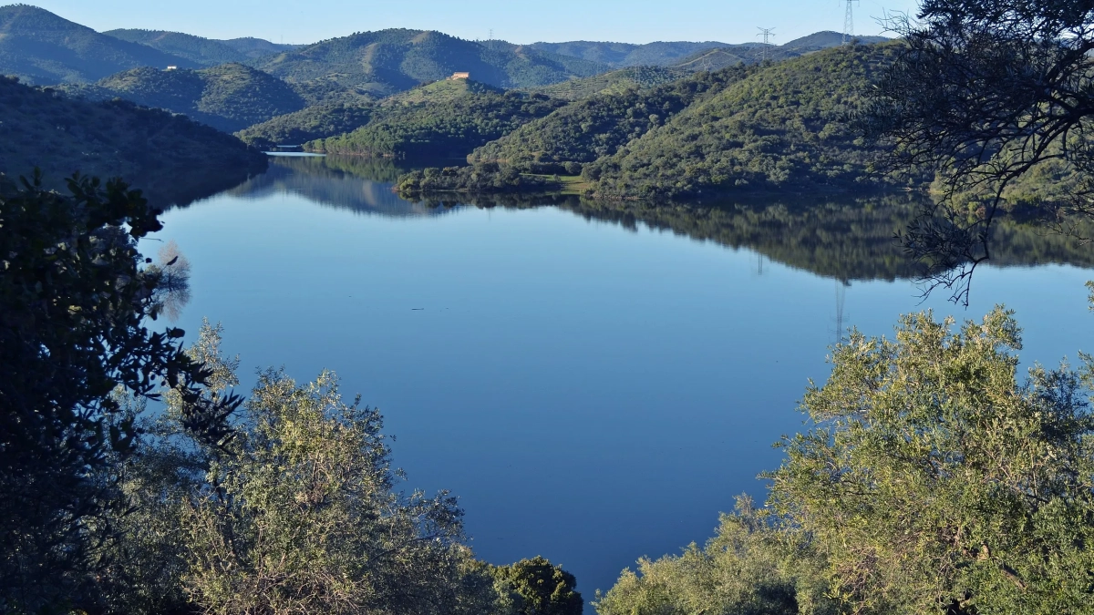 Pantano del Yeguas en el Parque Natural Sierra de Cardeña y Montoro Pantano del Yeguas en el Parque Natural Sierra de Cardeña y Montoro